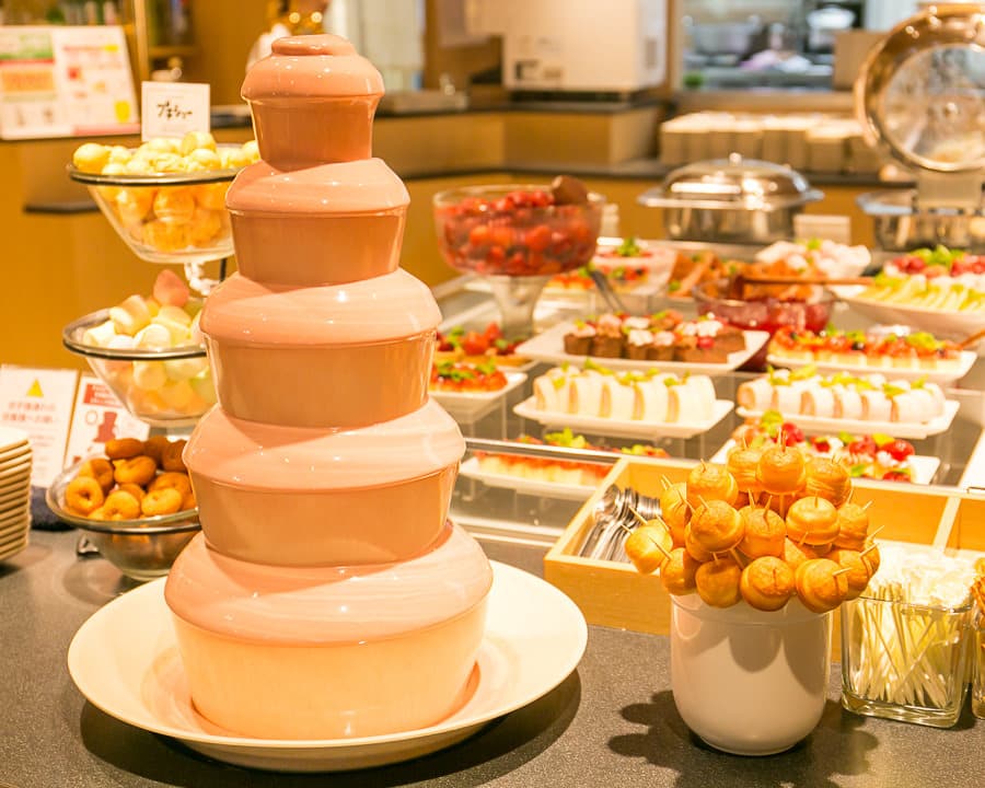 ■女子会やママ会などにも■
串揚げ、串カツメニューにはデザート串もご用意！
その他にもサラダやデザートなども
食べ放題でお楽しみいただけます！
女子会やお子様を連れてのママ会などにぜひ。
自分で作るソフトクリームやチョコレートファウンテンなど
お子様から大人まで楽しめます♪
※写真はイメージです。